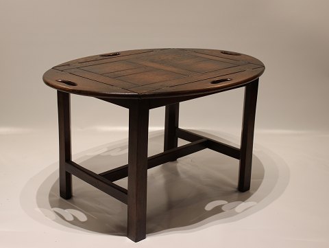 Lille butlerbord i mahogni og af engelsk design fra 1960erne.
5000m2 udstilling.