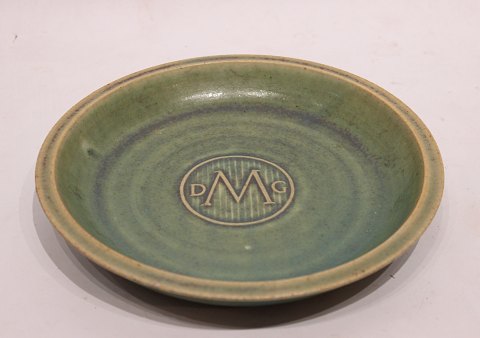 Ceramic dish in green colors by Saxbo from the 1960s.
5000m2 showroom.