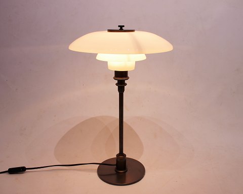 PH 3/2 tablelamp, model Tremp, of white opaline glass and frame of burnished 
brass.
5000m2 showroom.
