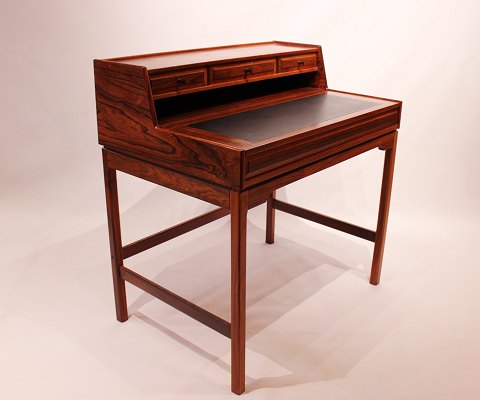 Writing desk in rosewood by the norwegian designer Torbjørn Afdal from the 
1960s.
5000m2 showroom.