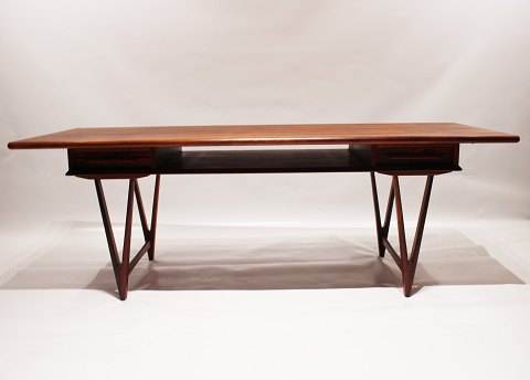 Coffee table of rosewood designed by E.W. Bach from the 1960s.
5000m2 showroom.