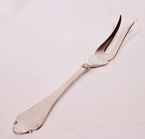 Carving fork in Bernstorff, hallmarked silver.
5000m2 showroom.