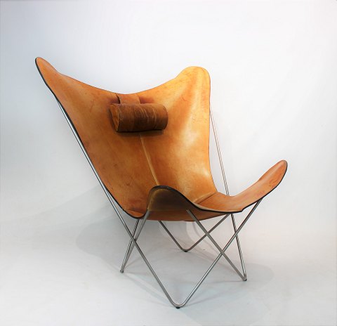 Flagermusstolen, KS chair, med nakkepude designet af Dennis Marquart og 
fremstillet af OX Denmarq.
5000m2 udstilling.