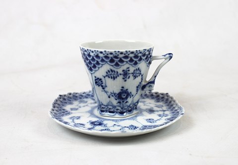 Royal Copenhagen blue fluted lace coffee cup and saucer, no.: 1/1036.
5000m2 showroom.