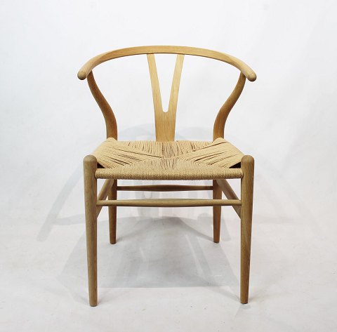 Y-stol, model CH24, i eg og naturflet af Hans J. Wegner og Carl Hansen & Søn i 
1960erne.
5000m2 udstilling.