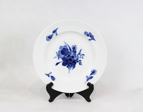 Lunch plate, no.: 8096, in Blue Flower by Royal Copenhagen.
5000m2 showroom.
