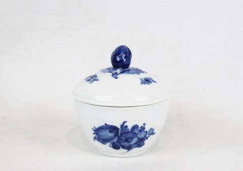 Sugar bowl, no.: 8142, in Blue Flower by Royal Copenhagen.
5000m2 showroom.
