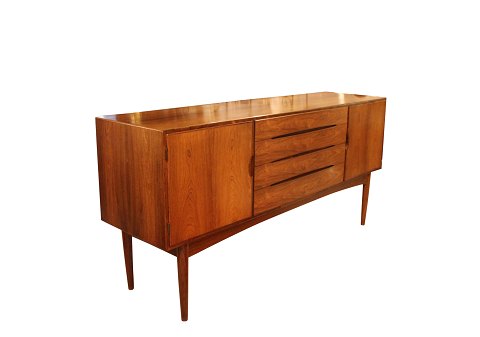 Sideboard in rosewood from Illum designed by Johannes Andersen from the 1960s.
5000m2 showroom.