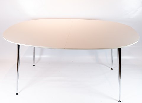 Spisebord i hvid laminat af dansk design fremstillet af Zeta Furniture.
5000m2 udstilling.
