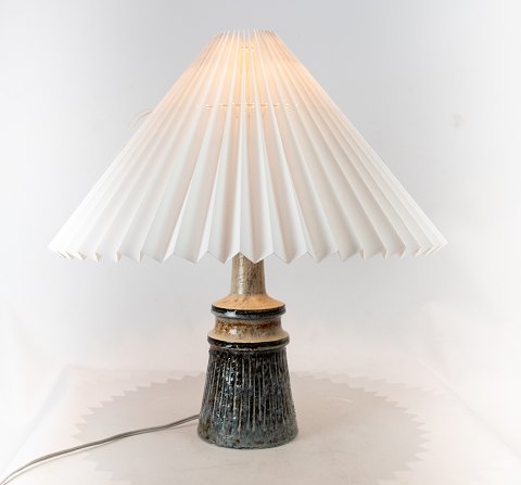 Bordlampe af Axella keramik værksted.
5000m2 udstilling.