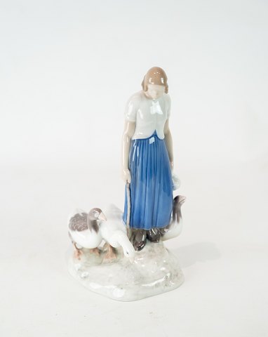Porcelain figure girl with geese no.: 2254 by Bing and Grøndahl.
5000m2 showroom.