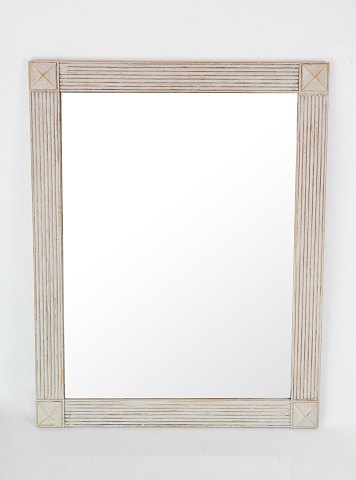 Gustavian mirror with grey painted wooden frame from the 1920s.
5000m2 showroom.
