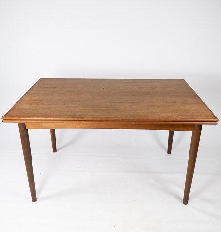 Spisebord i teak med hollandsk udtræk af dansk design fra 1960erne.
5000m2 udstilling.