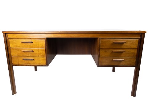 Skrivebord i palisander af dansk design fra 1960erne.
5000m2 udstilling.