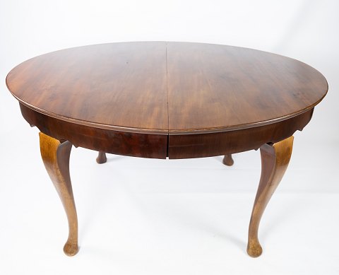 Dining table in mahogany with room for extensions and in great vintage condition 
from the 1860s. 
5000m2 showroom.