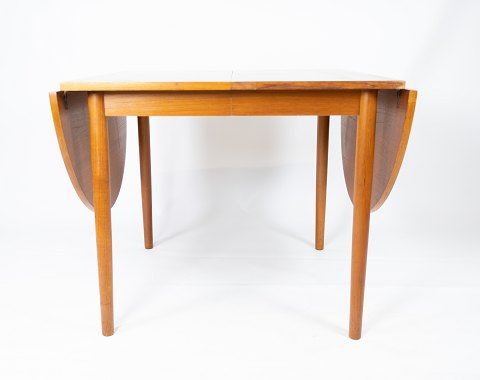 Spisebord i teak designet af Arne Vodder fra 1960erne.
5000m2 udstilling.