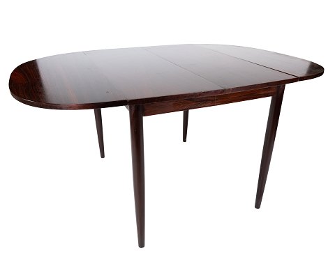 Dining table in rosewood with extensions designed by Arne Vodder from the 1960s.
5000m2 showroom.