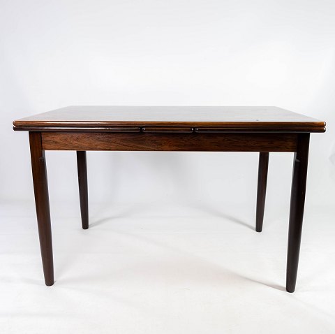 Dining table in rosewood with extentions, of danish design from the 1960s. 
5000m2 showroom.