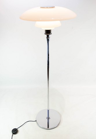 PH 4 1/2-3 1/2 floor lamp of chrome with shades of opaline glass.5000m2 showroom.
