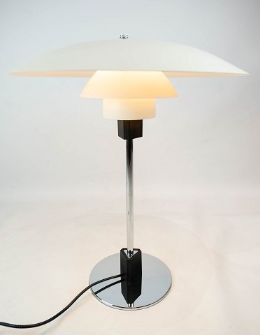 PH 4/3 table lamp designed by Poul Henningsen and manufactured by Louis Poulsen. 5000m2 showroom.