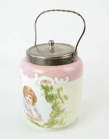 English jar for bisquits of fajance decorated with portrait, in great condition.
5000m2 udstilling.