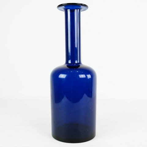 Vase of dark blue glass designed by Otto Bauer for Holmegaard.
50000m2 showroom
Great condition
26.5 x 9 cm
