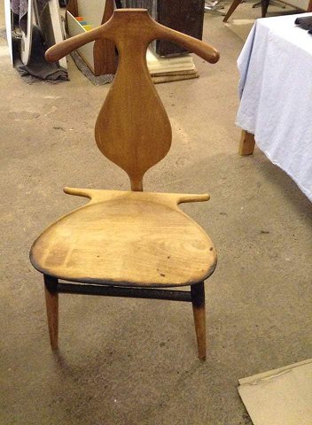 Designer stolen "Jakkens Hvile", som er designet af Hans J. Wegner og formgivet i 1953. Fremstillet hos PP møbler, model PP 250