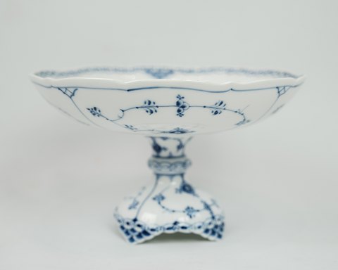 Royal copenhagen Royal Copenhagen Danish Porcelain Blue Fluted no. 710 Half 
lace. 5000m2 exhibition
Good condition
