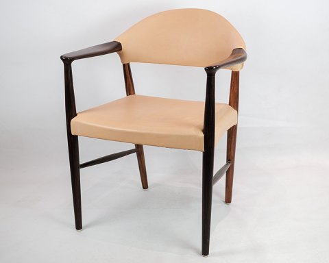Skrivebordsstol / armstol i palisander med lyst natur læder designet af Kurt 
Olsen i 1960