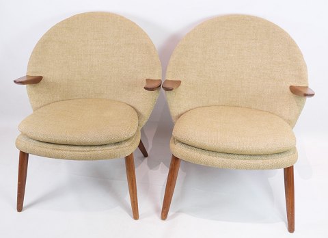 A set of Kurt Olsen teak armchairs for Glostrup Møbelfabrik from around the 
1960s.
H: 77 B: 70 D: 54 SH: 44
Great condition
