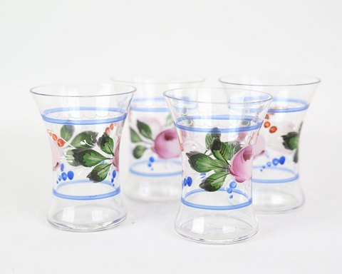 Port wine glass, hand painted floral decoration, 1930s.
Great condition
