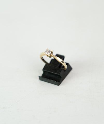 Solitaire ring, rødguld, 14 karat,med  0,37 karat diamant
Flot stand
