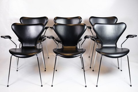 Seven Chair with Arms - Model 3207 - Black leather - Arne Jacobsen - Fritz 
Hansen
Great condition
