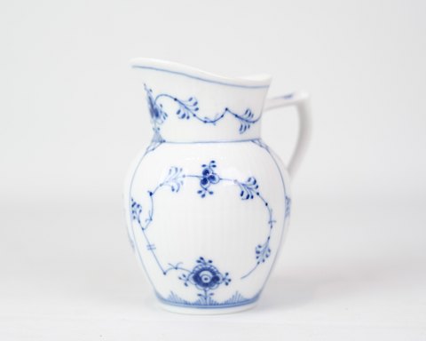 Kande/Flødekande - Nr. 1/60 - Porcelæn - Musselmalet Riflet - Royal Copenhagen
Flot stand
