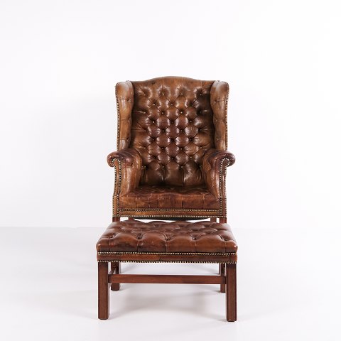 Wingback Armchair – Brown Original Leather – With Footstool – George III Style – 
c. 1910
Great condition
