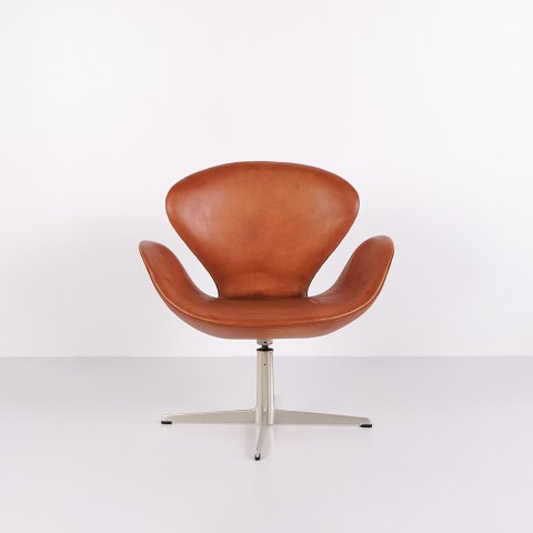 Armchair - The Swan - Model 3320 - Original Upholstery - Cognac Leather - Arne Jacobsen - Fritz Hansen - 1960s