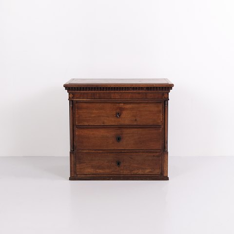 Chests of drawers