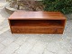 Stero bench for wall or floor in rosewood.
Danish design from the 1960s.
5000m2 showroom.
