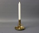 Flat candlestick in brass from the year 1880. It has been repaired and is of 
good quality. 5000m2 showroom.