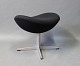 Foot stool for the Egg, model 3127, upholstered in black Hallingdal wool, by 
Arne Jacobsen and Fritz Hansen.
5000m2 showroom.