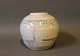 Lille enkel keramik vase med lys glasur.
5000m2 udstilling.