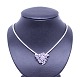 Necklace with pendant in the shape of a flower, of 925 sterling silver.
5000m2 showroom.