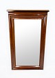 Tall mirror with frame of polished mahogany, in great vintage condition.
5000m2 showroom.