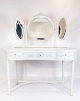 Antique dressing table of white painted wood, in great condition from the 1920s.
5000m2 showroom.

