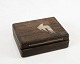 Box in rosewood decorated with a fish of silver, in great vintage condition.
5000m2 showroom.