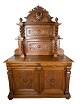 Large cabinet of oak with carvings, in great antique condition from the 1920s.
5000m2 showroom.
