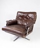 Easy chair upholstered with patinated brown leather and frame in metal, designed 
by Arne Norell from the 1970s. 
5000m2 showroom.