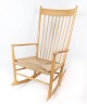 Rocking chair, model J16, of beech and paper cord, designed by Hans J. Wegner in 
1944. 
5000m2 showroom.
