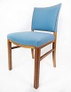 Dining room chair with legs of light mahogany and upholstered with light blue 
fabric of Danish design from the 1940s. 
5000m2 showroom.