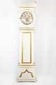 Grandfather clock of white painted wood decorated with gold, in great antique 
condition from the 1820s.
5000m2 showroom.